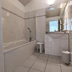 Duplex T3 Lumineux à Avec Balcon, Parking, Wi-fi à 5 Min De La Et Des Commerces - Fr-1-420-140 Appartement